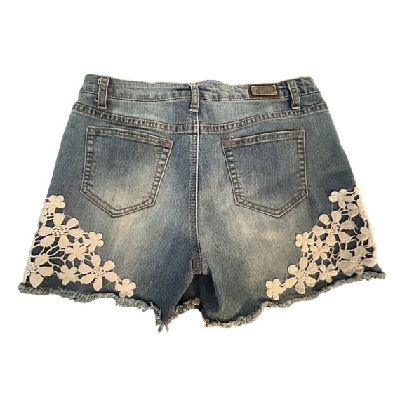 Earl Jean Cutoffs Shorts Lace Trim Dark Blue Wash  Whiskering Stretchy Size 6 EC - Picture 3 of 5